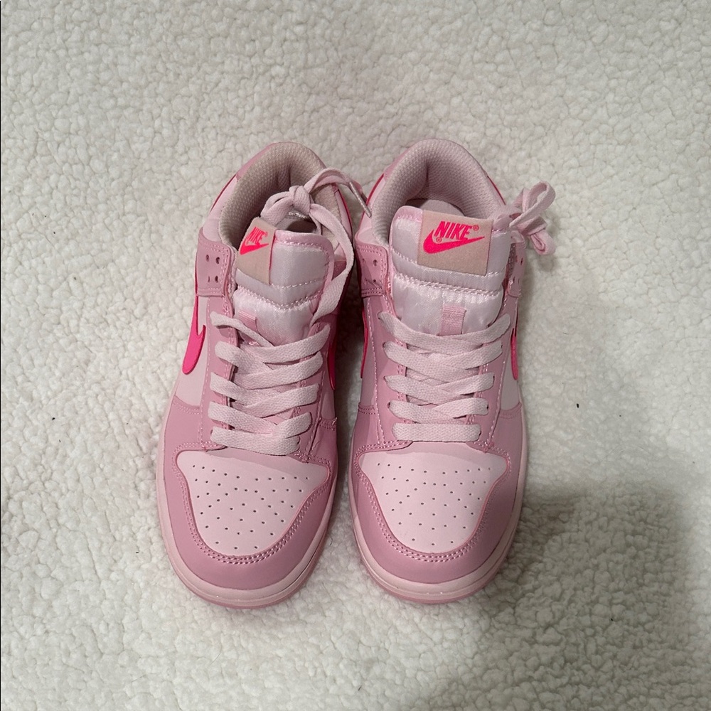Nike Women's Pink Sneakers